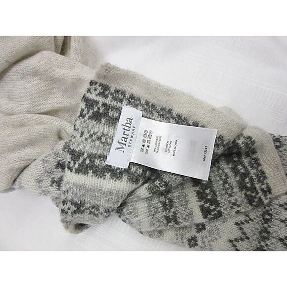 MARTHA STEWART 99% CASHMERE  11" wide 76" long Scarf  Light Gray NWOT - Picture 2 of 3